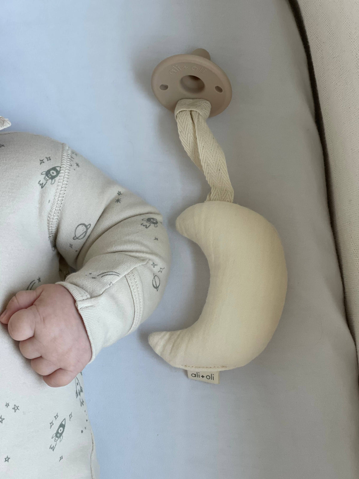 Pacifier Set Round (Taupe & Mist)