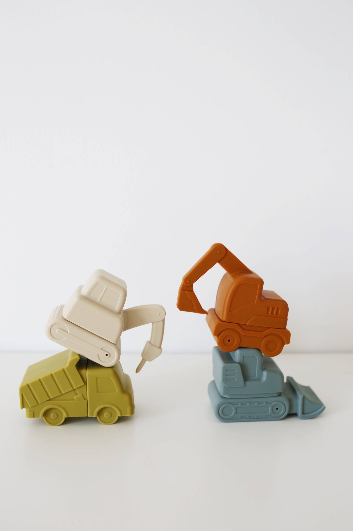 Construction Vehicle Mold Free Silicone Bath Toy Set 